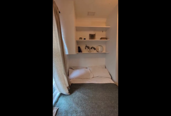 Bright Cosy Double Room in Edwardian Flatshare Main Photo