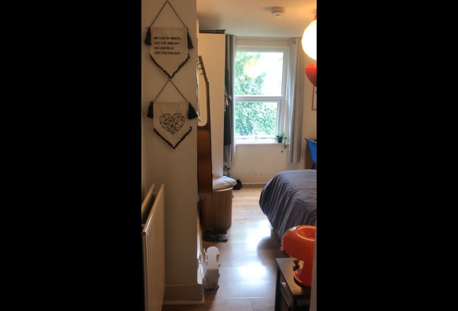 Relaxed and Charming Room 2 min from Tube  Main Photo