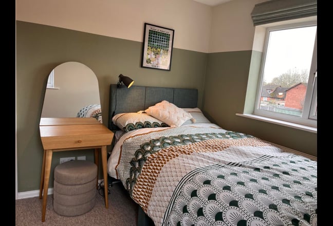 Beautiful 3 Bed Professional Home Share Near RSH Main Photo