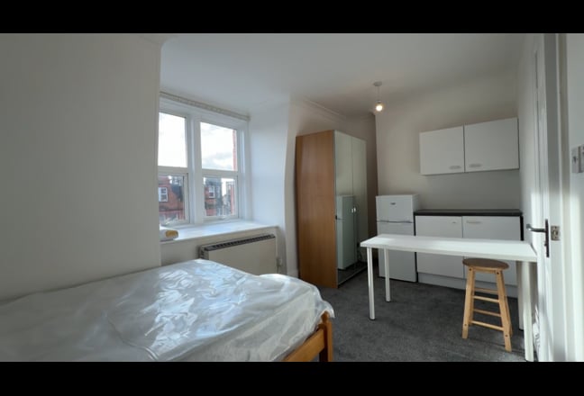 Bright Studio Room in NW3 (F176a.08) Main Photo