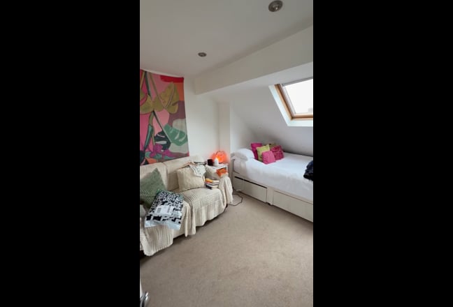 Large en suite loft converted bedroom Main Photo