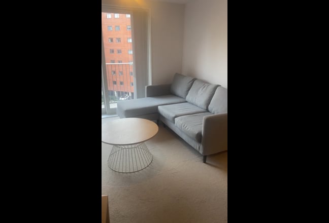 Leeds City center Furnished room for Female  Main Photo
