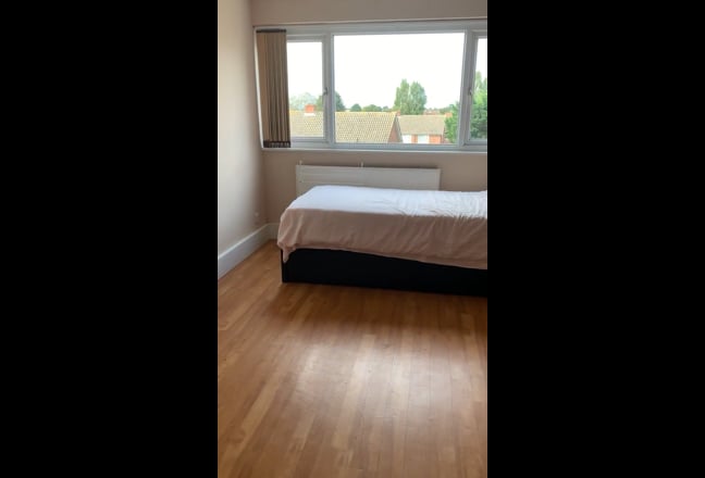Female Home Bright,Spacious&Quiet Double R &pound;170pw Main Photo