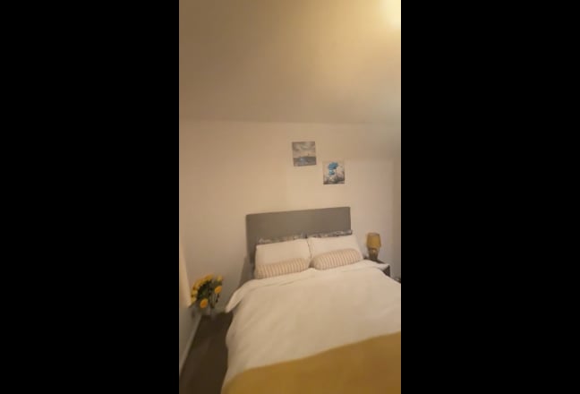 Cozy 2bed flat in N11 Available now  Main Photo