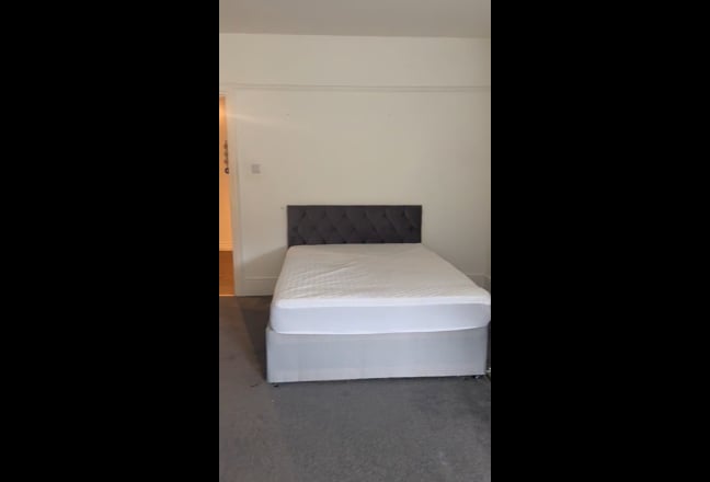 3 double rooms in immaculate condition for rent  Main Photo
