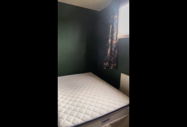 Beautiful room in big countryside house! Main Photo