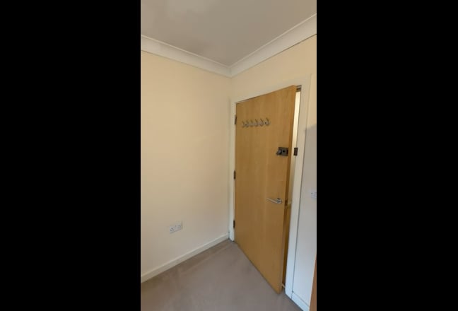 Beautiful large double room in fantastic townhouse Main Photo