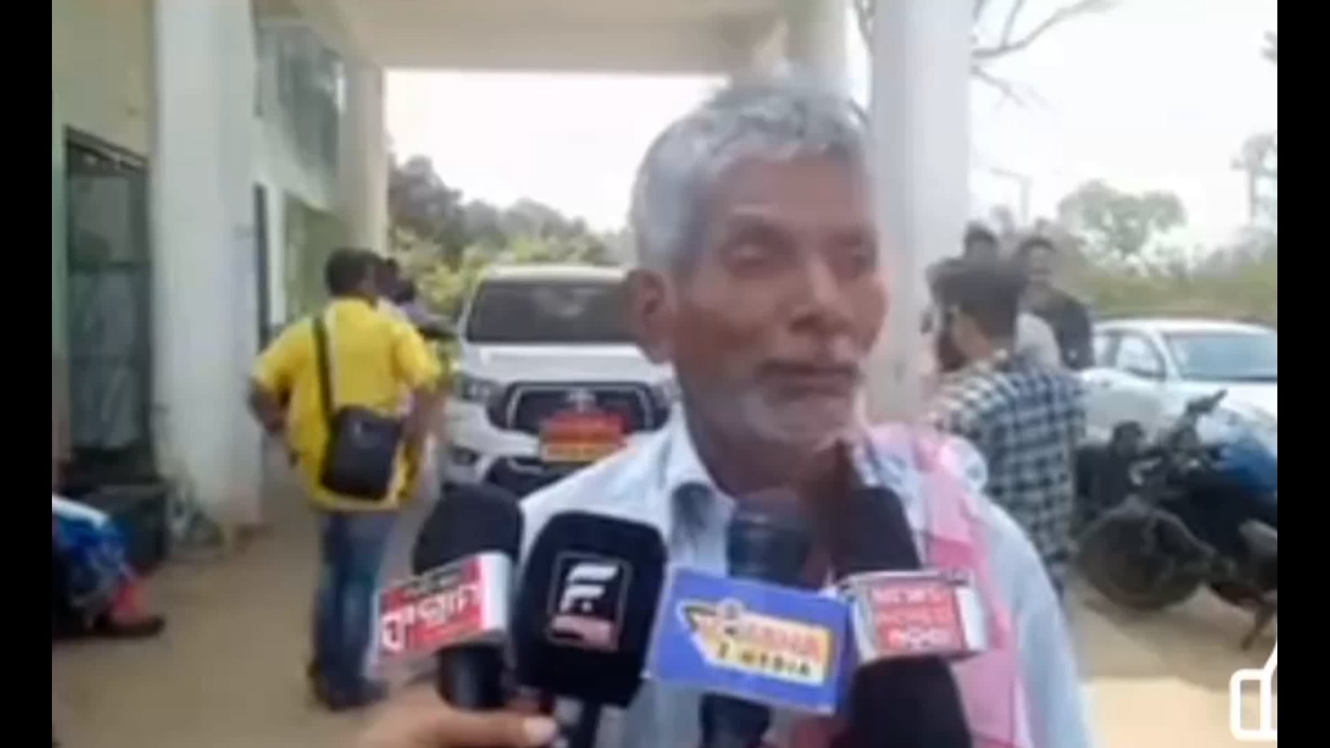 ଆଜ୍ଞା ମୋ ଜମି ରେ ଇନ୍ଦିରା ଆବାସ ହୋଇଛି ଜମିବାଡ଼ି ସବୁ ଭୁଲ 