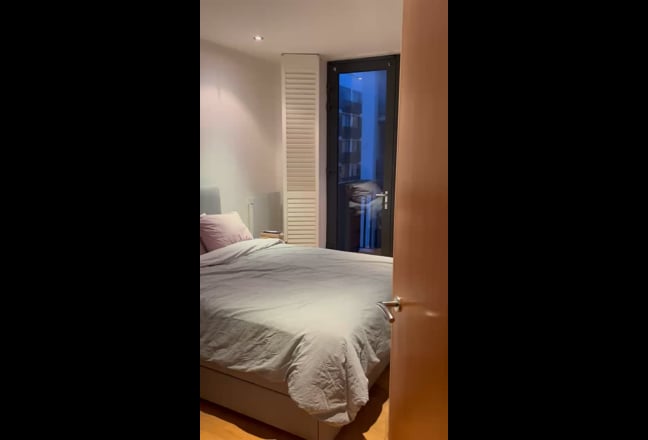 Great Room W Balcony in Prime London Bridge Flat Main Photo