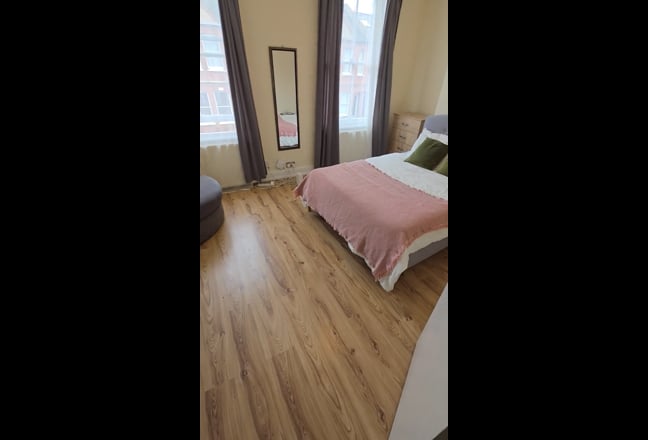 Beautiful rooms on Hammersmith Fulham  Main Photo