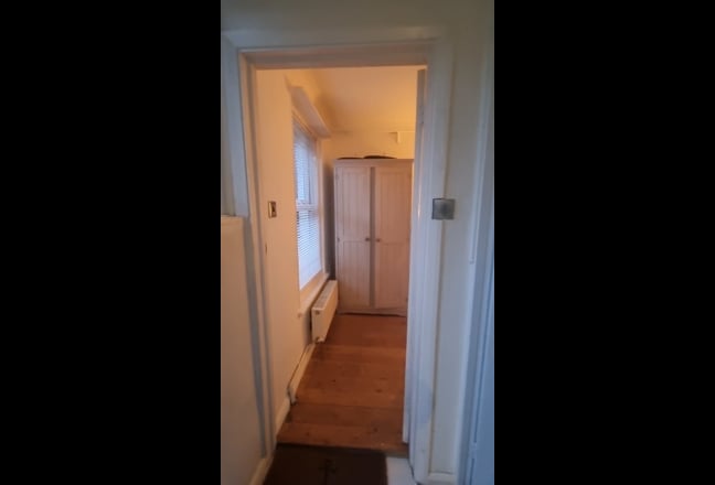 Pet friendly cosy room available in two bed garden Main Photo