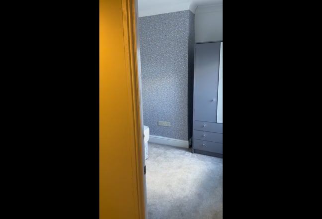 Newly Refurbish Double Room- Bills Included  Main Photo