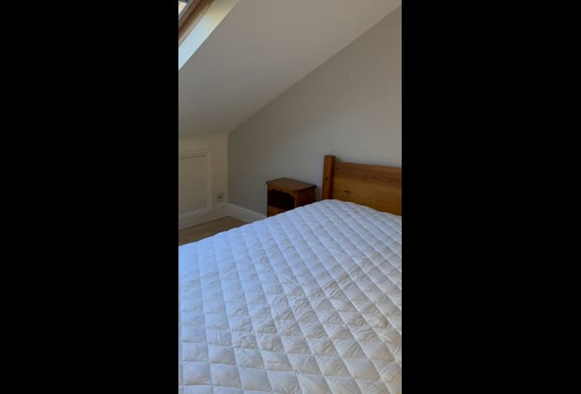 Top floor of Victorian house in Shepherds Bush Main Photo