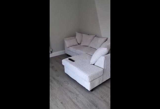 Refurbished 1 bedroom flat  Main Photo