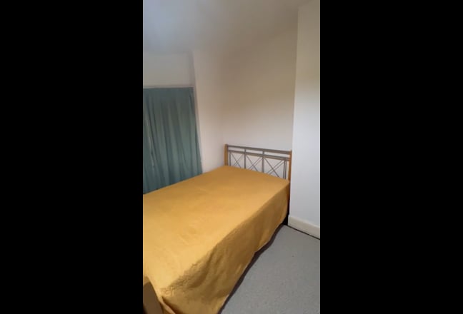 New refurbished house  decent double room  Main Photo