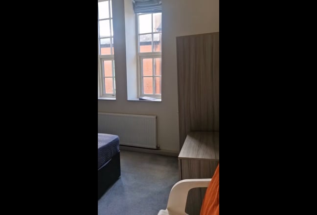 Room with en-suit Main Photo