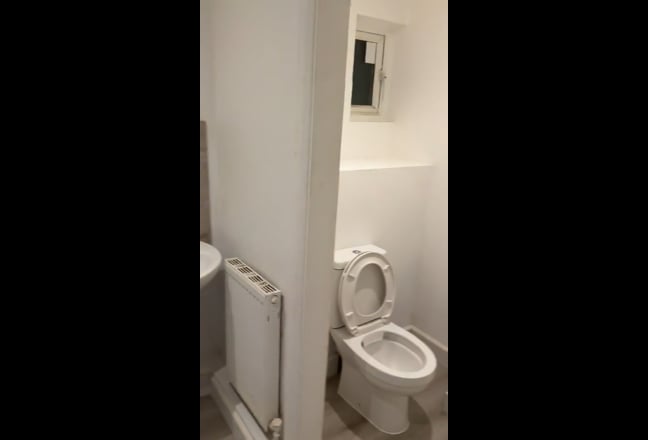 1 Double room available in a 2bed flat Main Photo