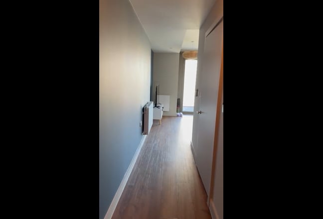 Bright and clean room with private bathroom Main Photo