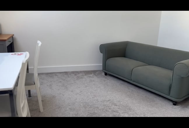 Top floor flat within house -Flexible rent options Main Photo