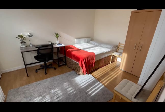 Double Room–Bills INCLUDED_ Looking a Flatmate Main Photo