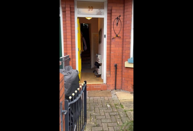 Double Room in lovely terrace house Moss side area Main Photo