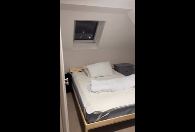 Room to rent in leafy Twickenham Main Photo