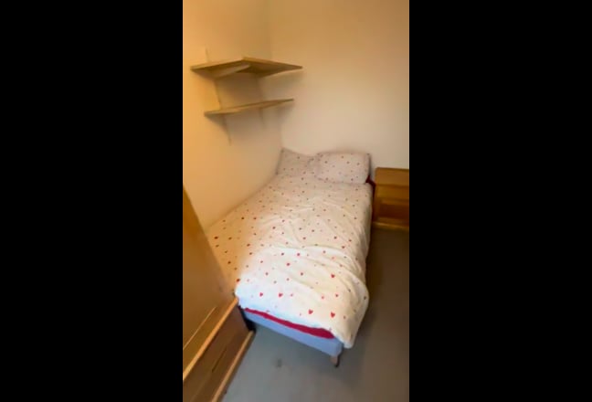 Cozy Loft Room Available in Leeds Main Photo