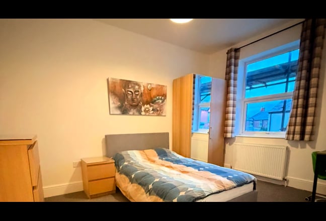 Ensuite in central Hazel Grove near Stepping Hill Main Photo