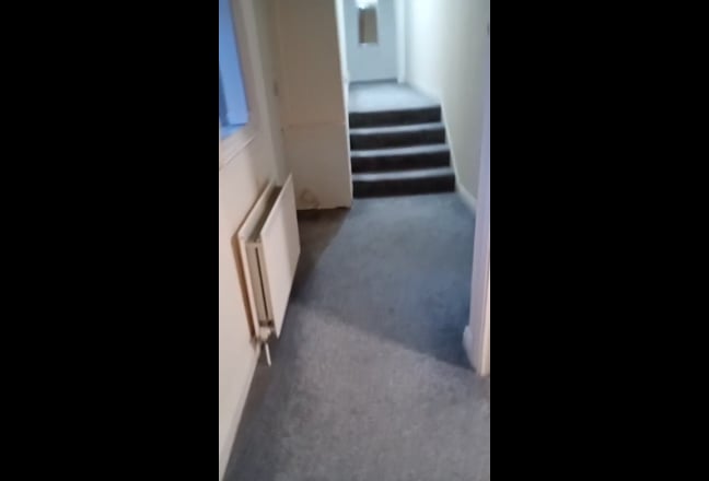 Room for rent in 2 bedroom flat Main Photo