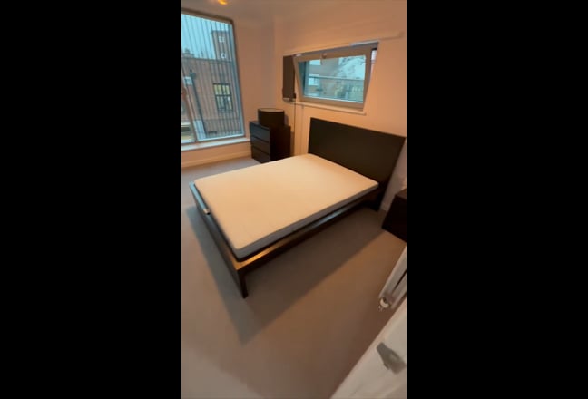 Room in a 2-bed flat – West Kensington Main Photo