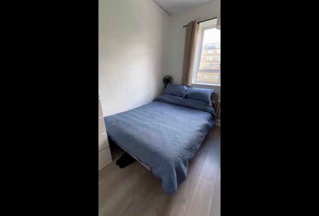 Thames River View TV room Main Photo