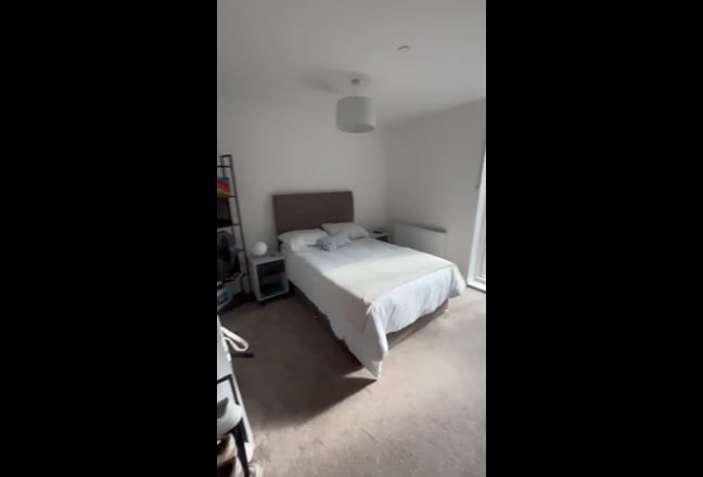 Large Double Room + Private Full Bathroom Main Photo