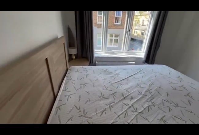 2 Bed Flat With Balcony Near Limehouse DLR, E1. Main Photo