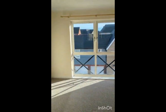 Extremely well lit 2 bedroom flat Main Photo