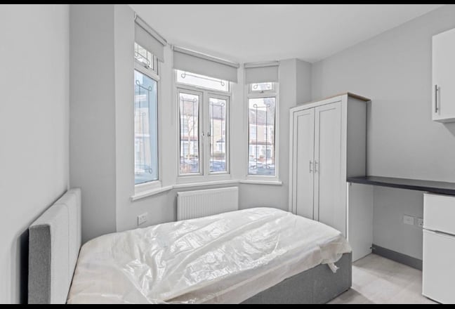 Luxury en-suite room/sound proofed!/private fridge Main Photo