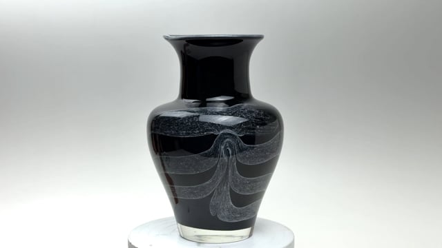 Vaso Preto Leitoso com Desenho Livre Branco
