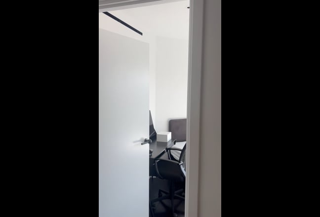 Clean High spec modern flat  Main Photo