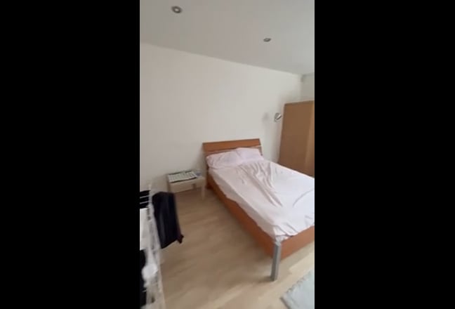 3b2b along Tottenham Court Road ( Lease take over  Main Photo