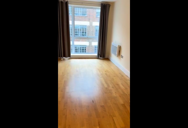 Modern 1-bed flat Main Photo