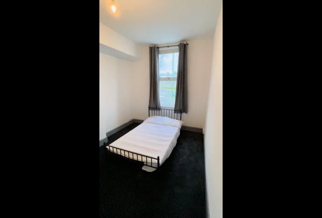 Newly Refurbished Double Room with Private Shower Main Photo