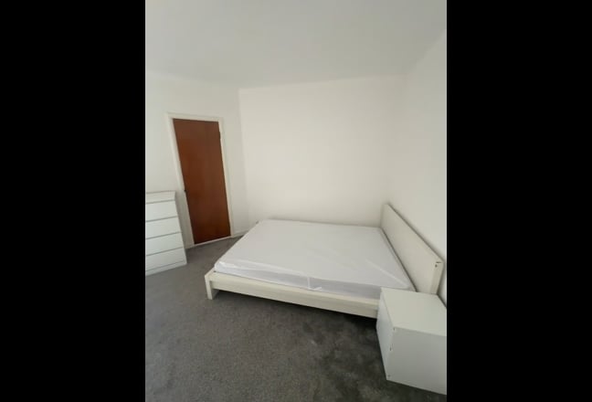 Amazing Room next to Kingston Hospital Main Photo