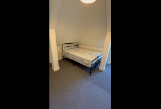 Quiet home near Redhill station Main Photo