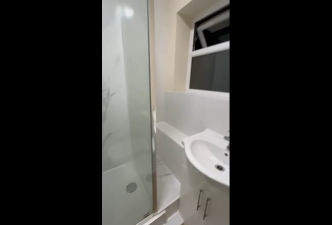 10 min walk from Queensbury station - Double room Main Photo