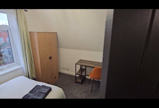 😎BRAND NEW! En-Suited Room In Town Centre😎 Main Photo