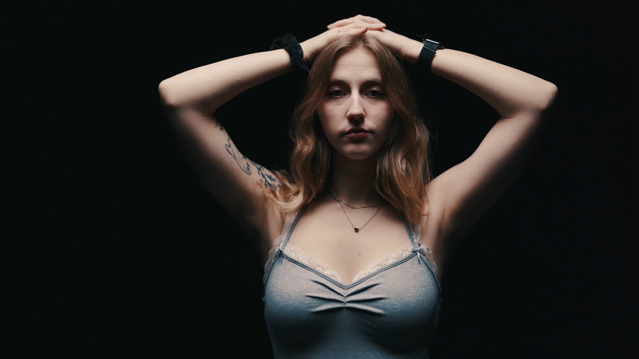 Odciecie postaci od czarnego tla - Odcięcie postaci od tła z wykorzystaniem lampy COB w softboxie