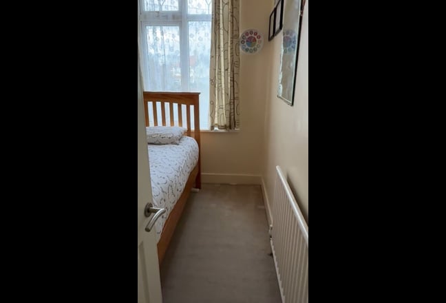 Box room available to rent Main Photo