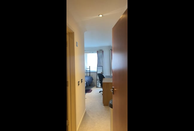 Double room for rent - En-suite, microwave &fridge Main Photo