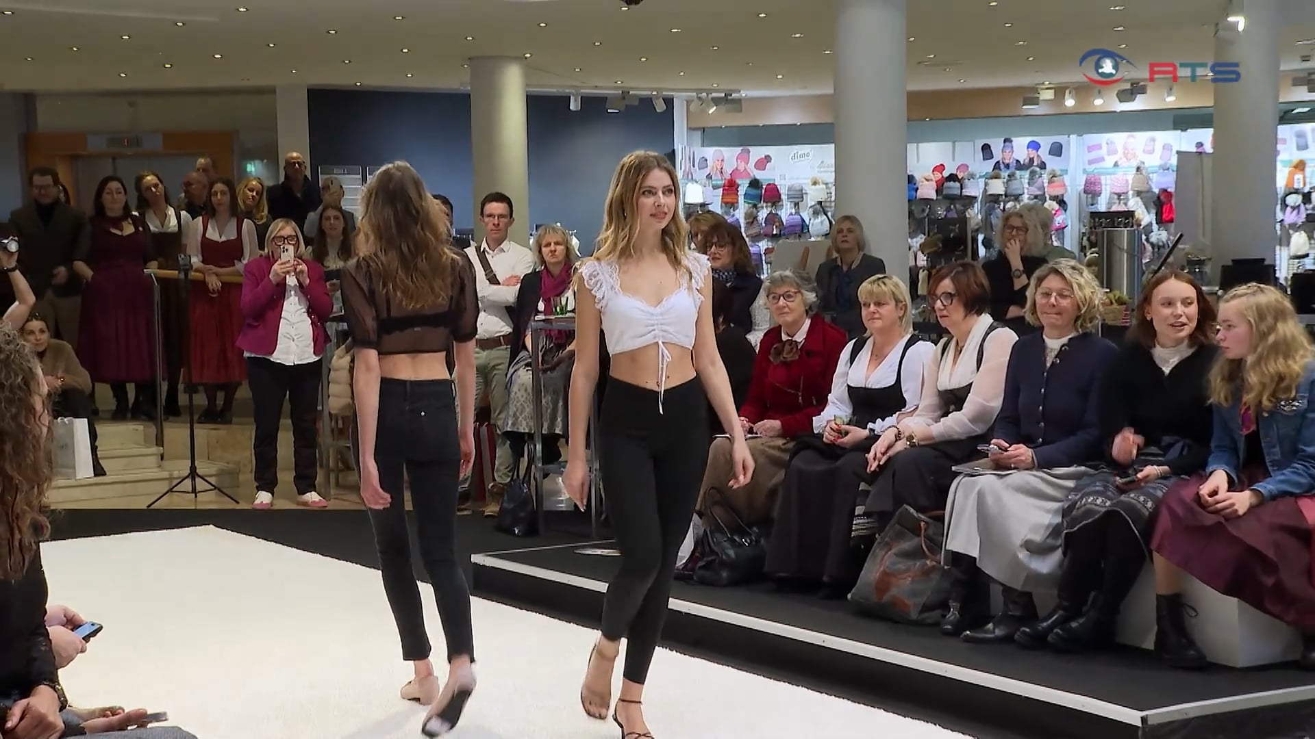 klare-schnitte-mutige-farben-fesch-modemesse-gibt-modischen-ausblick