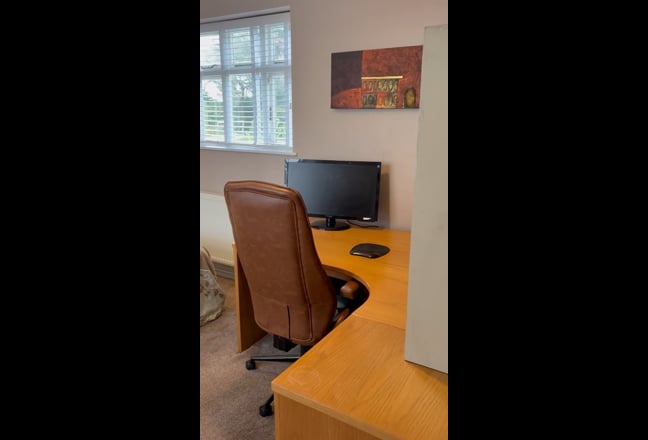 En-suite double bedroom. SC. Close to amenities Main Photo