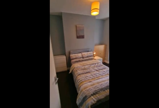 1 Double-bed room available In a lovely house. Main Photo